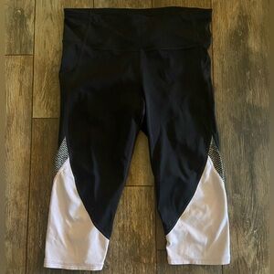 Gap Fit capri sports leggings